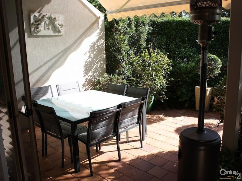 2132 South Shields, Benowa QLD 4217