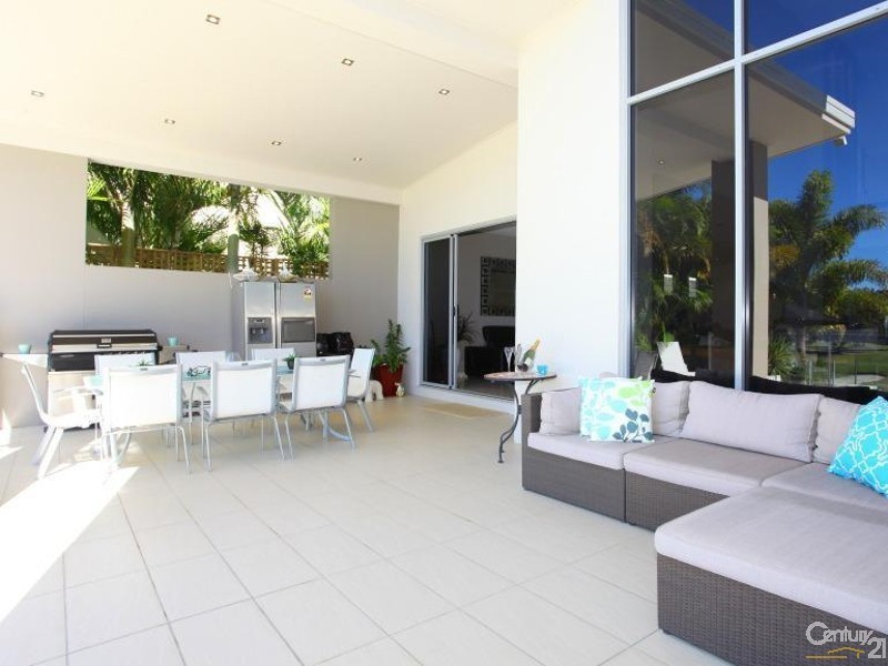 3009 Northview Parade, Benowa QLD 4217