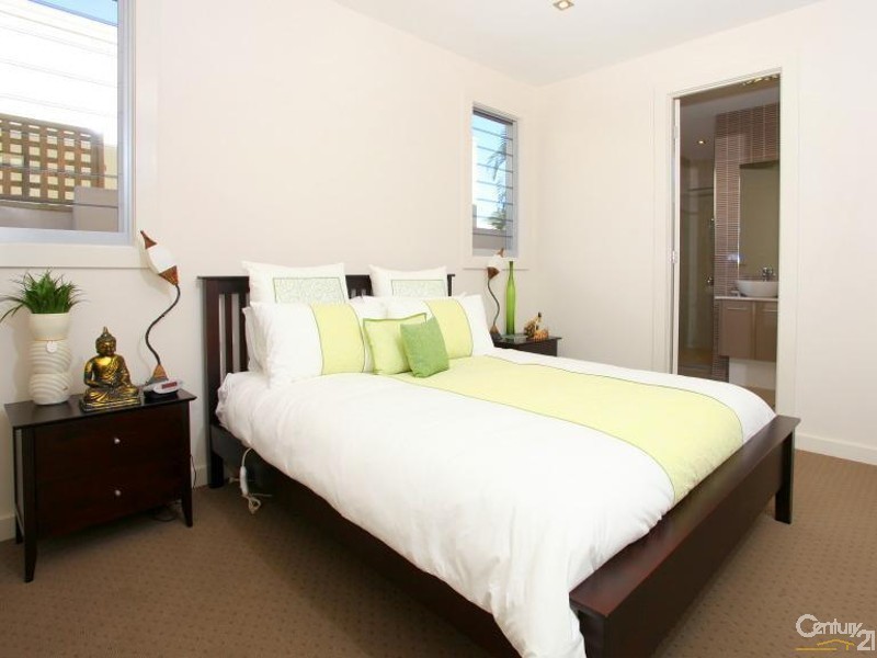 3009 Northview Parade, Benowa QLD 4217