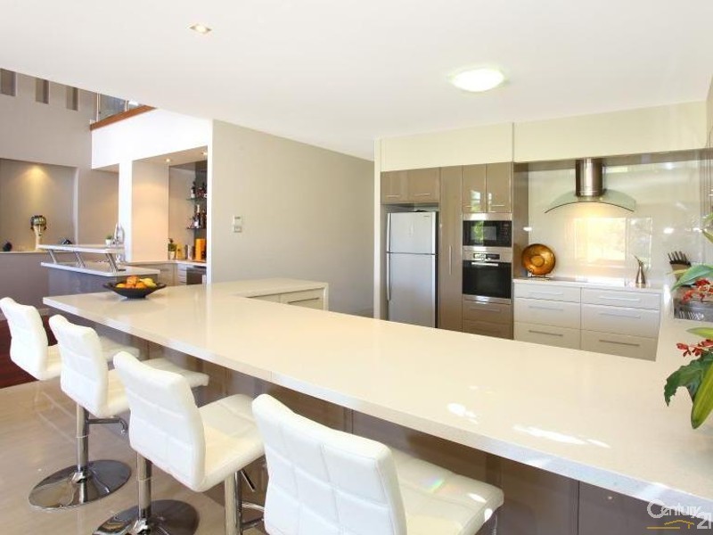 3009 Northview Parade, Benowa QLD 4217