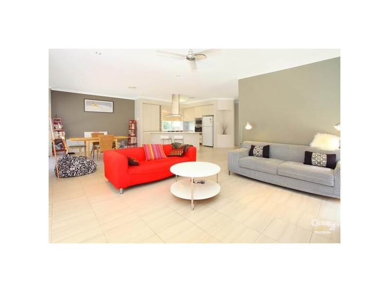 1015 Lakeview Tce, Benowa QLD 4217