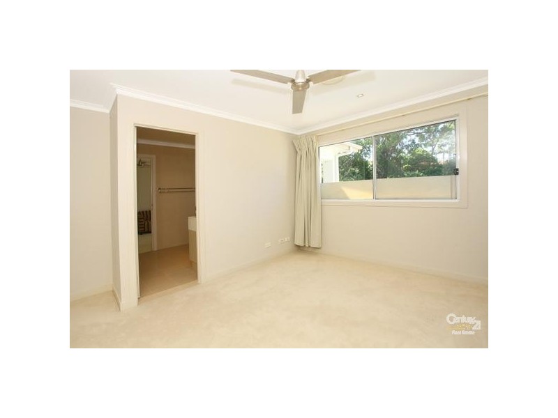 1015 Lakeview Tce, Benowa QLD 4217