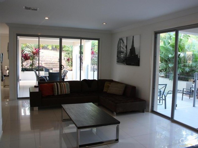 1013 Lakeview Tce, Benowa QLD 4217