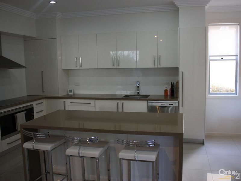 1013 Lakeview Tce, Benowa QLD 4217