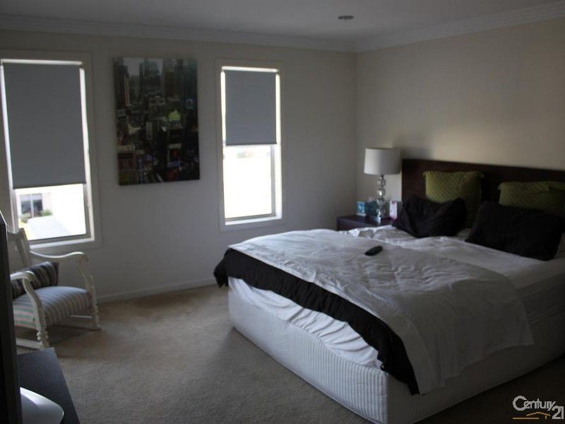 1013 Lakeview Tce, Benowa QLD 4217