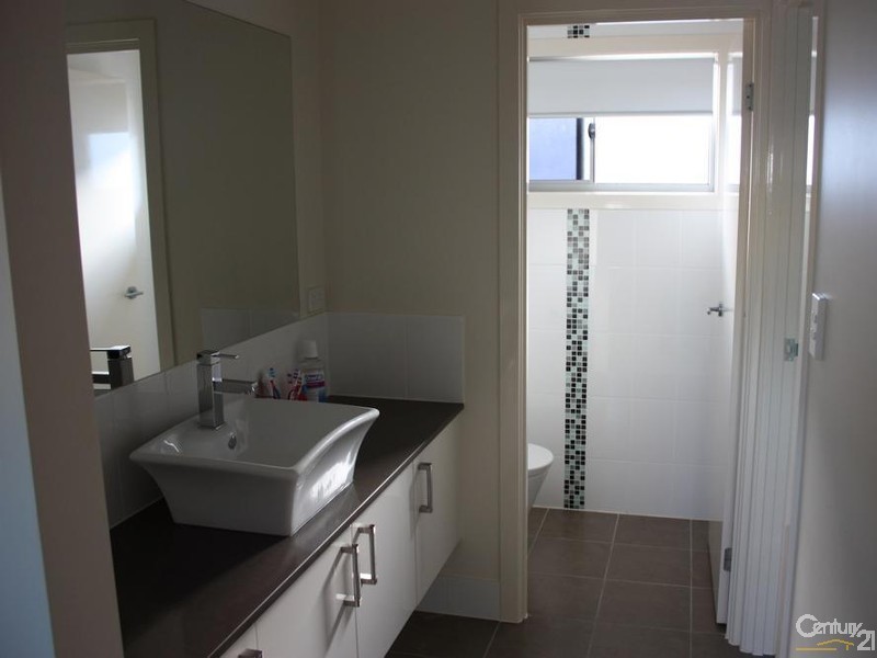 1013 Lakeview Tce, Benowa QLD 4217