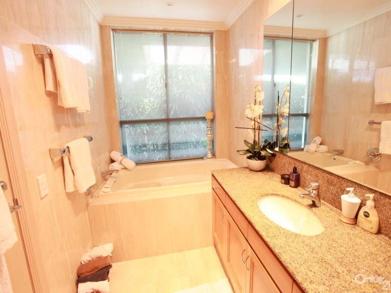 5105 Chalons Field, Benowa QLD 4217