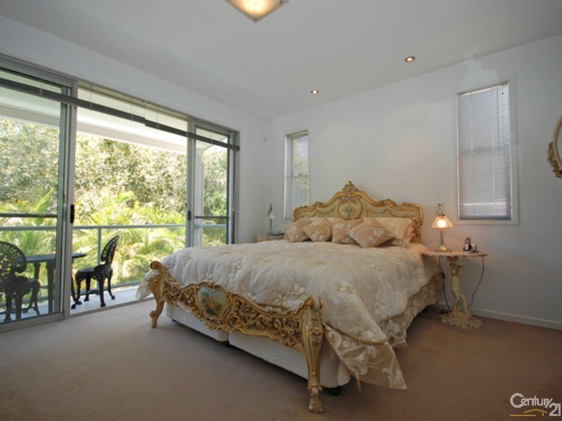 1002 Lakeview Tce., Benowa QLD 4217