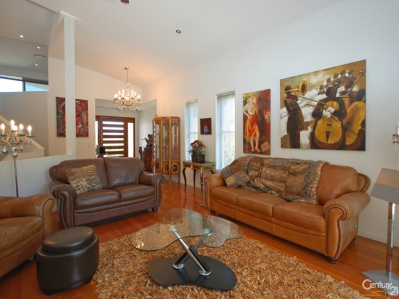 1002 Lakeview Tce., Benowa QLD 4217