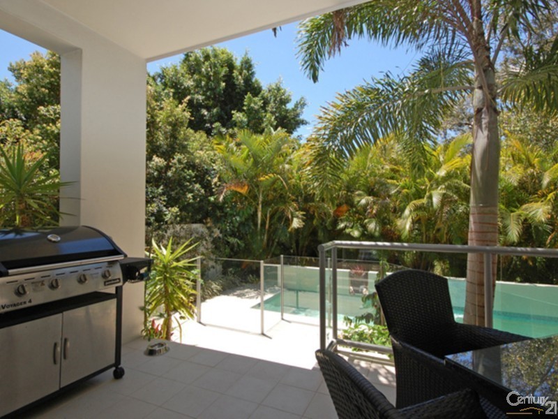 1002 Lakeview Tce., Benowa QLD 4217