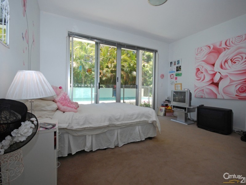 1002 Lakeview Tce., Benowa QLD 4217