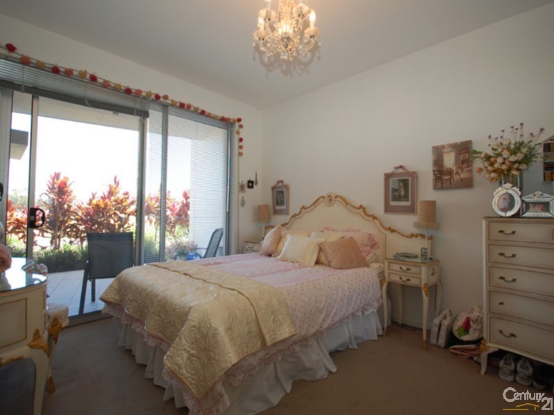 1002 Lakeview Tce., Benowa QLD 4217