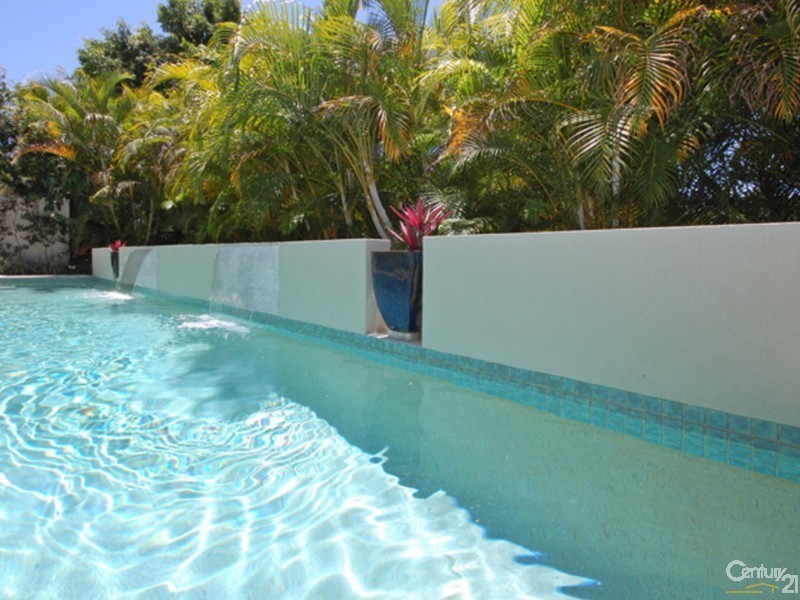 1002 Lakeview Tce., Benowa QLD 4217