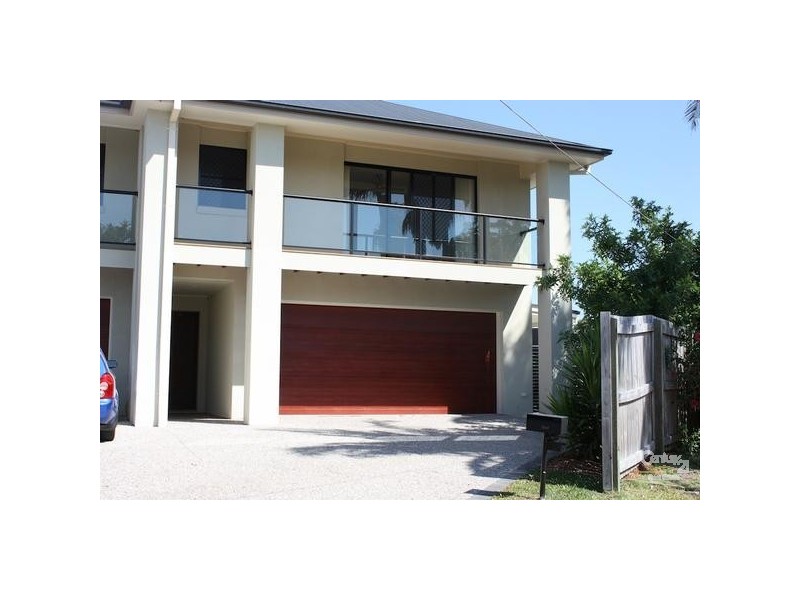 2/5 Allamanda Grove, Bundall QLD 4217