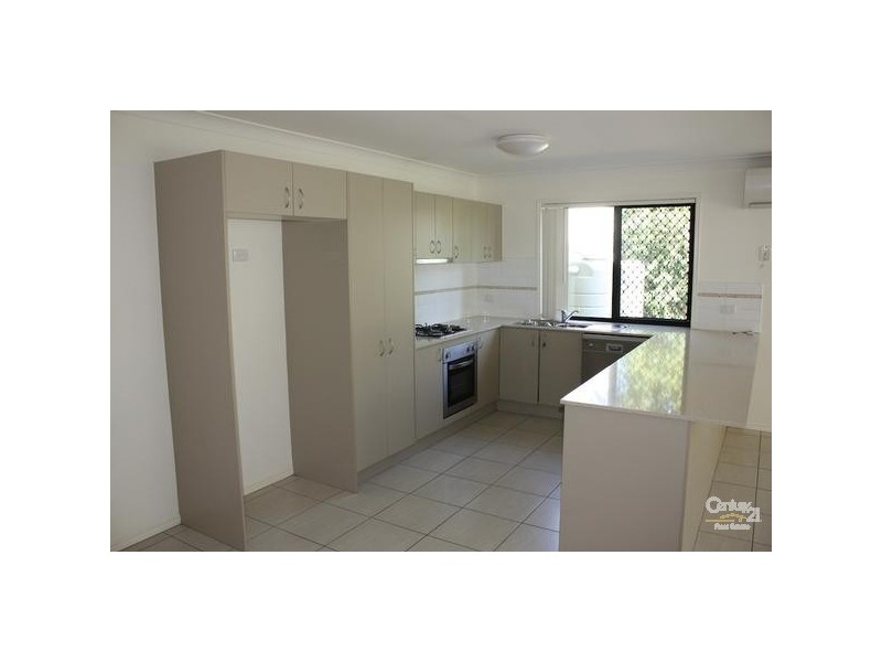 2/5 Allamanda Grove, Bundall QLD 4217