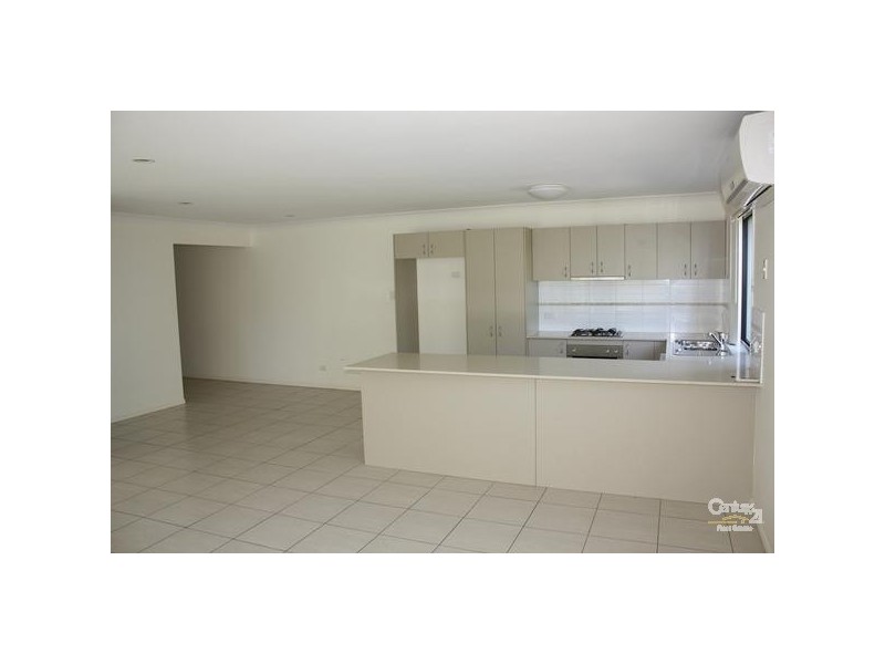 2/5 Allamanda Grove, Bundall QLD 4217