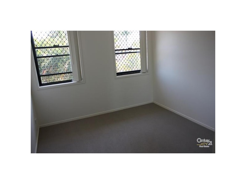 2/5 Allamanda Grove, Bundall QLD 4217