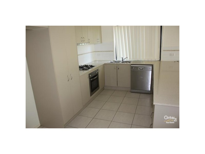 2/5 Allamanda Grove, Bundall QLD 4217