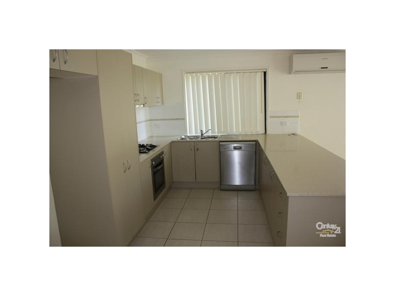 2/5 Allamanda Grove, Bundall QLD 4217