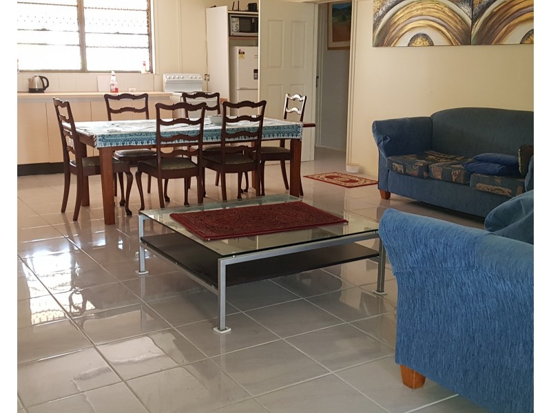 37 Inveray, Benowa QLD 4217