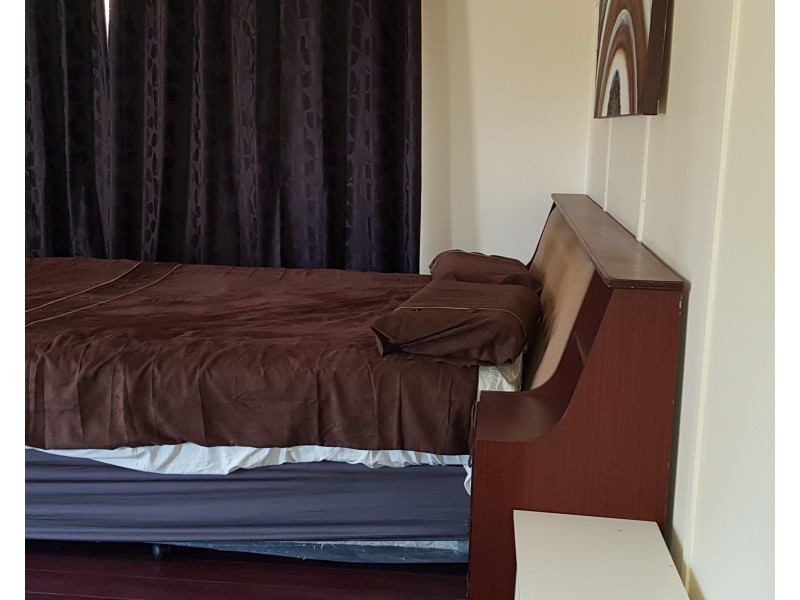 37 Inveray, Benowa QLD 4217