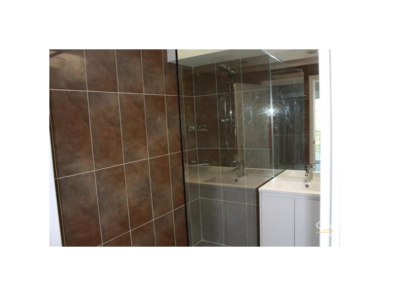 114 EDINBURGH RD, Benowa QLD 4217