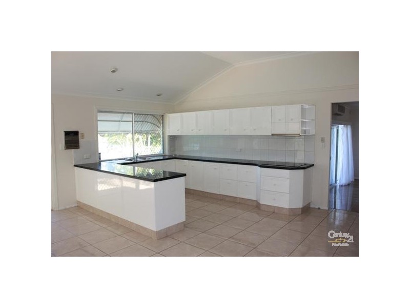 114 EDINBURGH RD, Benowa QLD 4217