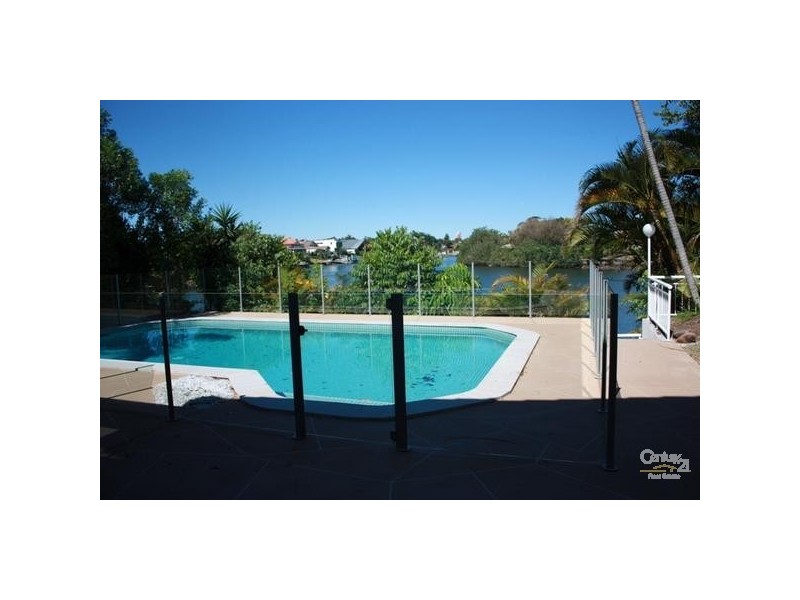 114 EDINBURGH RD, Benowa QLD 4217