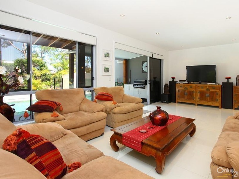 5023a Riverwood Grove, Benowa QLD 4217