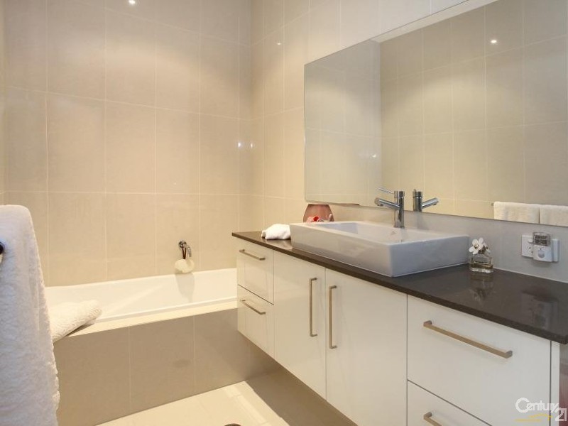 5023a Riverwood Grove, Benowa QLD 4217