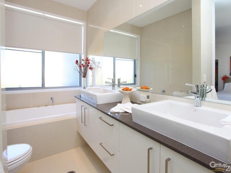 5023a Riverwood Grove, Benowa QLD 4217