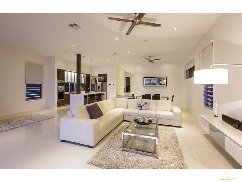 3032b The Boulevarde, Benowa QLD 4217