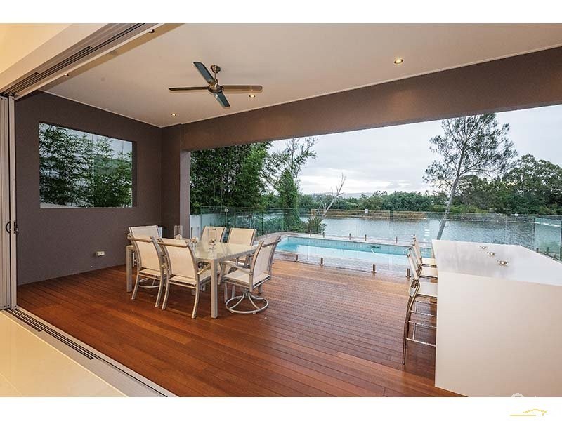 3032b The Boulevarde, Benowa QLD 4217