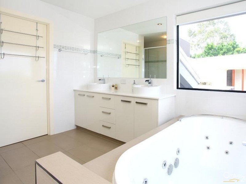 7022A Circa Vista Drive, Benowa QLD 4217