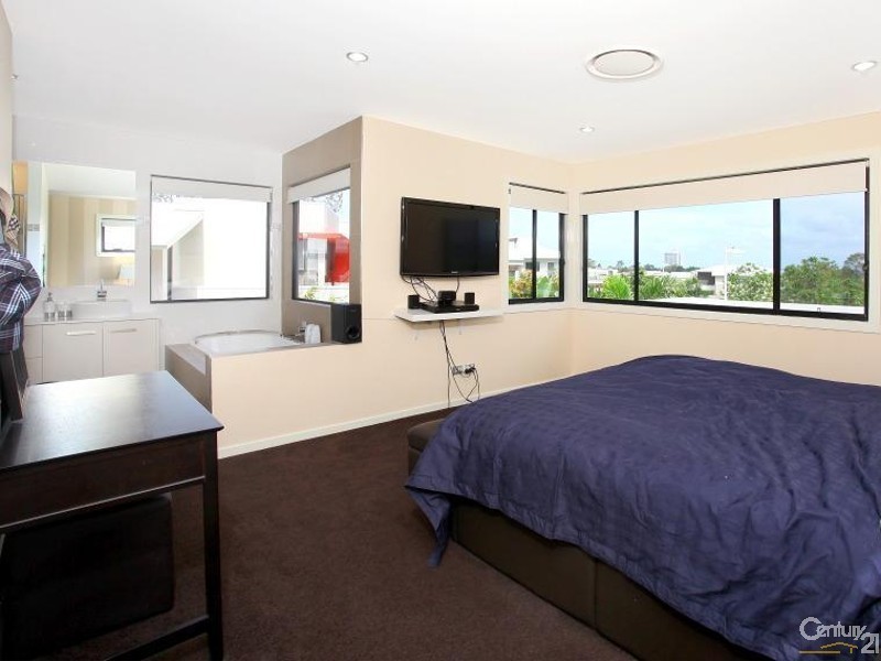 7022A Circa Vista Drive, Benowa QLD 4217