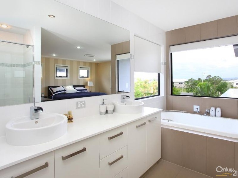 7022A Circa Vista Drive, Benowa QLD 4217