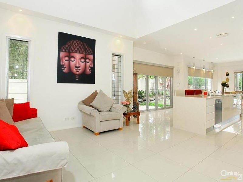 5022 Riverwood Grove, Benowa QLD 4217