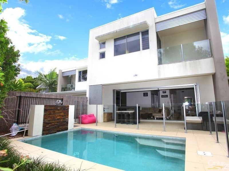 5022 Riverwood Grove, Benowa QLD 4217