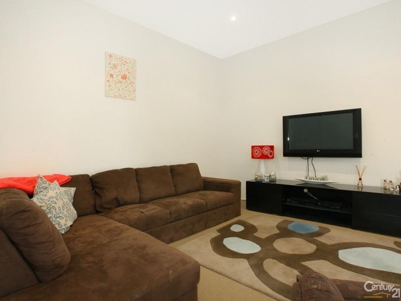 5022 Riverwood Grove, Benowa QLD 4217