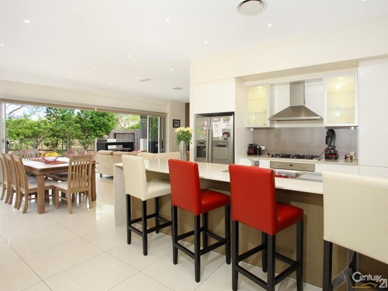 5022 Riverwood Grove, Benowa QLD 4217