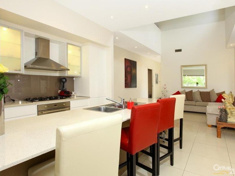 5022 Riverwood Grove, Benowa QLD 4217