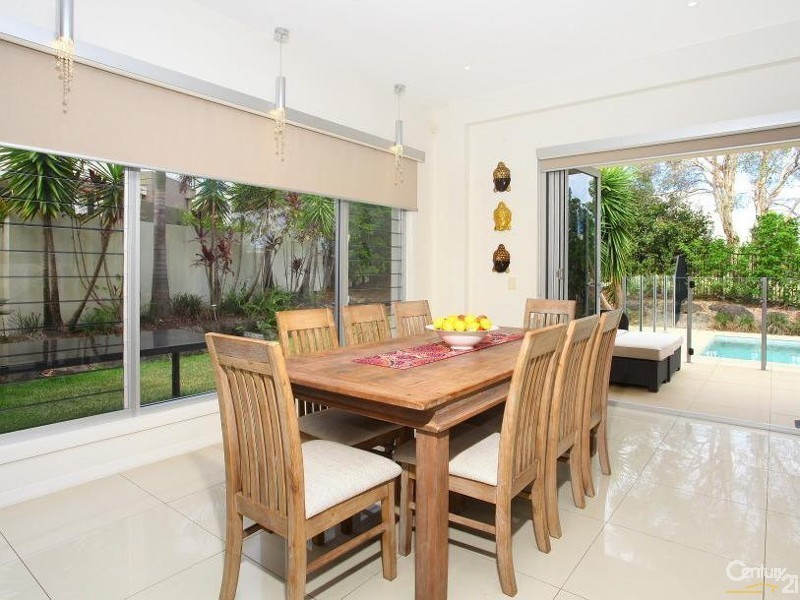 5022 Riverwood Grove, Benowa QLD 4217