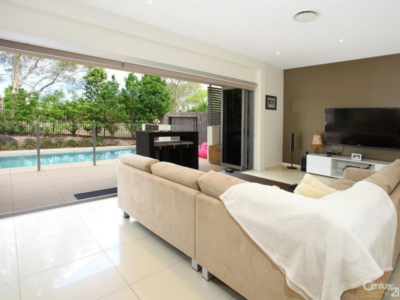 5022 Riverwood Grove, Benowa QLD 4217