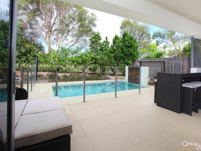 5022 Riverwood Grove, Benowa QLD 4217