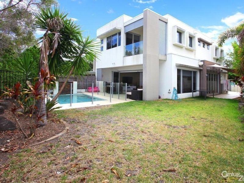 5022 Riverwood Grove, Benowa QLD 4217