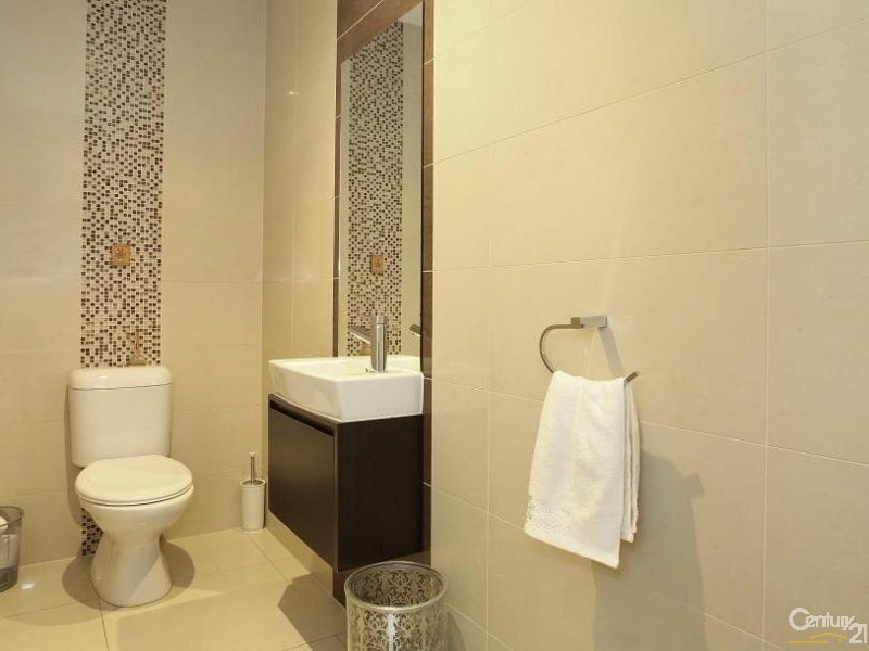 5022 Riverwood Grove, Benowa QLD 4217