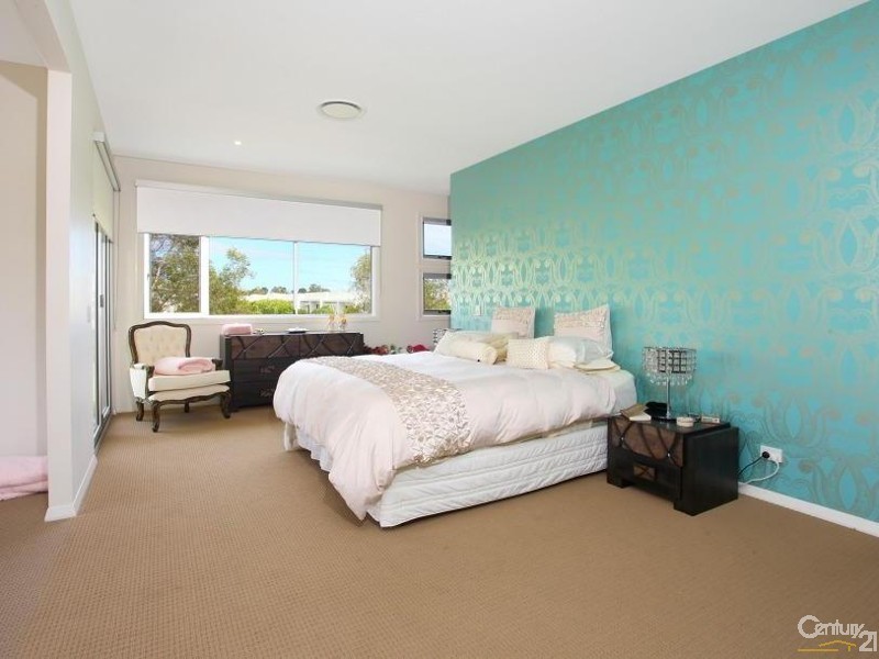 5022 Riverwood Grove, Benowa QLD 4217