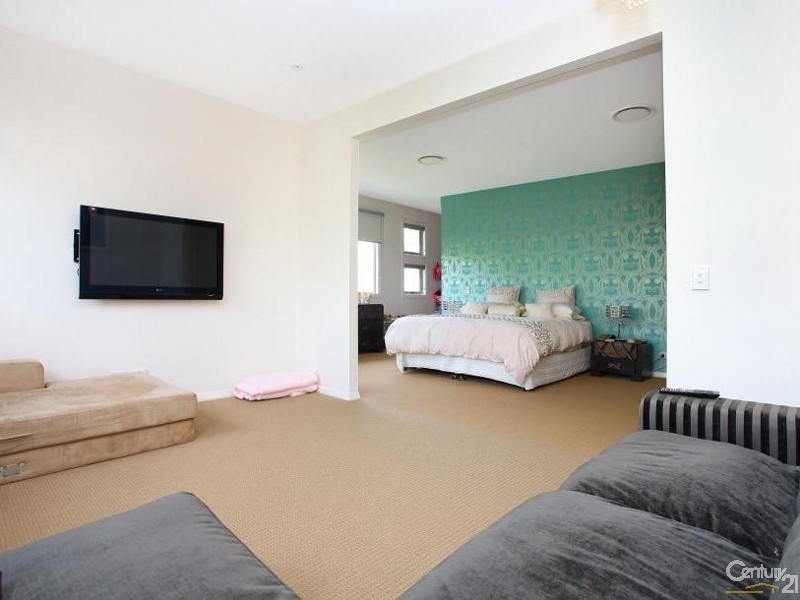 5022 Riverwood Grove, Benowa QLD 4217