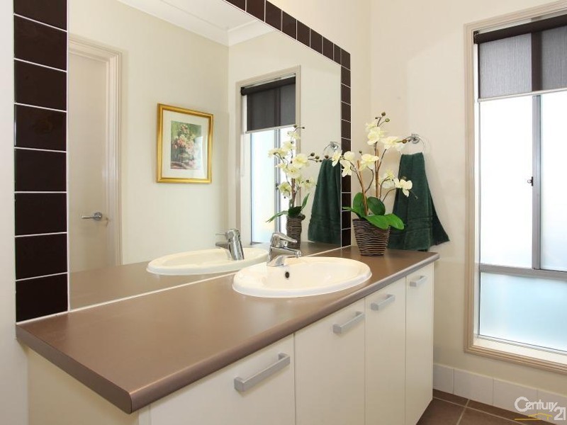 1006 Lakeview Tce., Benowa QLD 4217