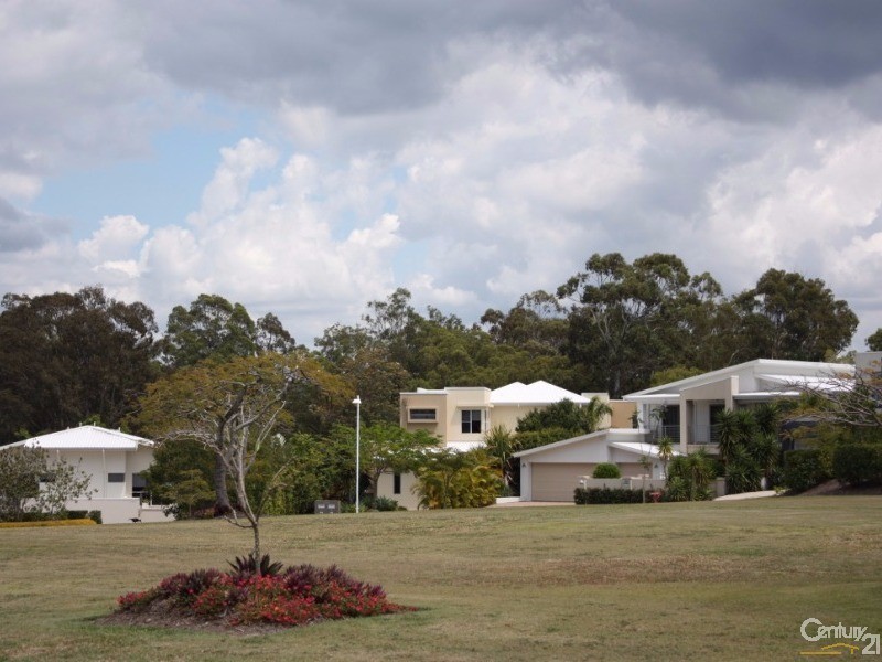 7024 Vista Drive, Benowa QLD 4217